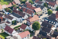 Vue aérienne de Hôtel de ville de l'administration municipale à le quartier Leopoldshafen in Eggenstein-Leopoldshafen dans le département Bade-Wurtemberg, Allemagne
