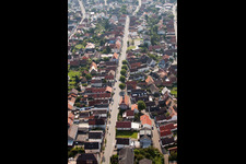 Vue oblique de Rue Léopold à le quartier Leopoldshafen in Eggenstein-Leopoldshafen dans le département Bade-Wurtemberg, Allemagne