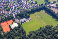 Vue aérienne de Waldbrücke, terrains de sport du FV Weingarten et du TC Schwarz-Weiß Weingarten à Weingarten dans le département Bade-Wurtemberg, Allemagne