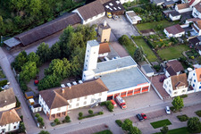 Vue aérienne de Pompiers et jardin d'enfants Kerwespatzen à Rülzheim dans le département Rhénanie-Palatinat, Allemagne