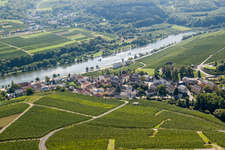 Vue aérienne de Les berges de la Moselle à Wormeldange à Wormeldingen dans le département Grevenmacher, Luxembourg