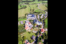 Victor's Residenz-Hôtel Schloss Berg et Niederburg Nennig à le quartier Nennig in Perl dans le département Sarre, Allemagne d'en haut