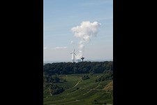 Vue aérienne de Besch, l’éolien luxembourgeois versus le nucléaire lorrain à Remerschen dans le département Remich, Luxembourg