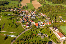 Vue aérienne de Vue sur le village à le quartier Wochern in Perl dans le département Sarre, Allemagne
