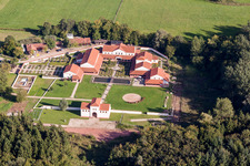 Vue aérienne de Fouilles de sites de fouilles archéologiques sur le site du parc archéologique de la Villa romaine Borg à le quartier Borg in Perl dans le département Sarre, Allemagne