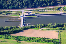 Vue aérienne de Barrage, écluse à Serrig dans le département Rhénanie-Palatinat, Allemagne