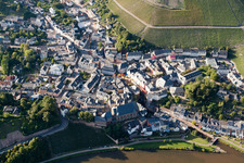 Vue aérienne de Zones riveraines de la Sarre à le quartier Beurig in Saarburg dans le département Rhénanie-Palatinat, Allemagne