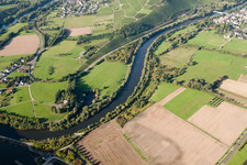 Vue aérienne de Lieu dans une boucle de la Sarre à le quartier Könen in Konz dans le département Rhénanie-Palatinat, Allemagne