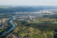 Vue aérienne de Zones bancaires le long de l'embouchure de la Sarre dans la Moselle dans le district de Könen à Konz dans le département Rhénanie-Palatinat, Allemagne