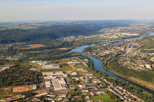 Vue aérienne de De l'estuaire de la Sarre à la Moselle à Konz dans le département Rhénanie-Palatinat, Allemagne