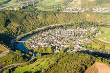 Photographie aérienne de Boucle courbe des rives de la Sauer à la frontière luxembourgeoise Le cours de la rivière dans le quartier de Mesenich. à Langsur dans le département Rhénanie-Palatinat, Allemagne