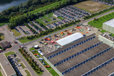 Vue aérienne de Daimler GLC sur l'île verte à Germersheim dans le département Rhénanie-Palatinat, Allemagne