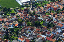Vue aérienne de Église catholique Saint-Jean-Baptiste à le quartier Sondernheim in Germersheim dans le département Rhénanie-Palatinat, Allemagne