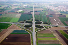 Mutterstadt dans le département Rhénanie-Palatinat, Allemagne depuis l'avion