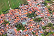 Vue aérienne de Église protestante Ellerstadt à Ellerstadt dans le département Rhénanie-Palatinat, Allemagne