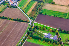 Gönnheim dans le département Rhénanie-Palatinat, Allemagne vu d'un drone