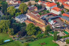 Vue aérienne de Domaine viticole Dr. Bürklin-Wolf à le quartier Wachenheim in Wachenheim an der Weinstraße dans le département Rhénanie-Palatinat, Allemagne