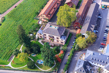 Vue aérienne de Domaine viticole Villa Wolf à le quartier Wachenheim in Wachenheim an der Weinstraße dans le département Rhénanie-Palatinat, Allemagne