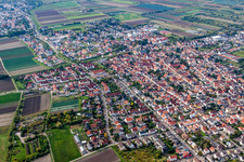 Vue oblique de Vue des rues et des maisons des quartiers résidentiels à Lambsheim dans le département Rhénanie-Palatinat, Allemagne