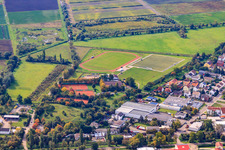 Vue aérienne de Terrains de sport de l'Eintracht Lambsheim Tennis Club Lambsheim à Lambsheim dans le département Rhénanie-Palatinat, Allemagne
