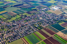 Vue aérienne de Vue de la ville depuis le nord-ouest à Fußgönheim dans le département Rhénanie-Palatinat, Allemagne