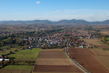 Vue d'oiseau de Quartier Billigheim in Billigheim-Ingenheim dans le département Rhénanie-Palatinat, Allemagne