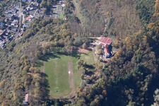 Vue aérienne de Maison des jeunes de gymnastique du Palatinat à Annweiler am Trifels dans le département Rhénanie-Palatinat, Allemagne