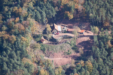 Vue aérienne de Auberge de jeunesse Jung-Pfalz-Huette à le quartier Sarnstall in Annweiler am Trifels dans le département Rhénanie-Palatinat, Allemagne