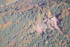 Vue oblique de Auberge de jeunesse Jung-Pfalz-Huette à le quartier Sarnstall in Annweiler am Trifels dans le département Rhénanie-Palatinat, Allemagne