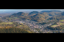 Vue aérienne de Centre-ville dans le centre-ville à Annweiler am Trifels dans le département Rhénanie-Palatinat, Allemagne