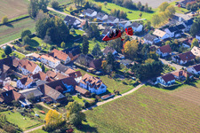 Vue aérienne de Autogire au-dessus des vignes à Niederhorbach dans le département Rhénanie-Palatinat, Allemagne