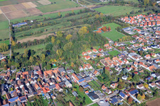 Vue oblique de Rue principale à Winden dans le département Rhénanie-Palatinat, Allemagne