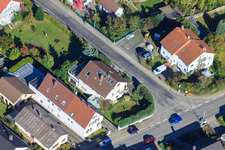 Vue aérienne de Rue principale x rue Steinweilerer à Winden dans le département Rhénanie-Palatinat, Allemagne