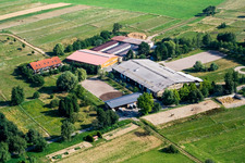 Vue aérienne de Centre équestre Kutzi Pics à le quartier Wöschbach in Pfinztal dans le département Bade-Wurtemberg, Allemagne