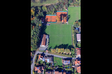 Vue aérienne de Terrains de sport de Sportfreunde Germania eV à Winden dans le département Rhénanie-Palatinat, Allemagne