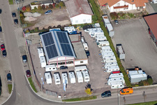 Vue aérienne de Complexe immobilier et terrain de l'atelier de réparation automobile, du service automobile et caravane Messinger dans la zone industrielle de Horst à le quartier Minderslachen in Kandel dans le département Rhénanie-Palatinat, Allemagne