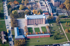 Photographie aérienne de Université du Château de Gottesaue - Université de musique à le quartier Oststadt in Karlsruhe dans le département Bade-Wurtemberg, Allemagne