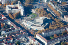 Vue aérienne de Théâtre d'État de Bade à le quartier Südstadt in Karlsruhe dans le département Bade-Wurtemberg, Allemagne