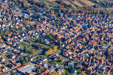 Vue aérienne de Vieux cimetière à Hagenbach dans le département Rhénanie-Palatinat, Allemagne