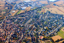 Vue aérienne de Centre-ville depuis le nord-ouest à Hagenbach dans le département Rhénanie-Palatinat, Allemagne