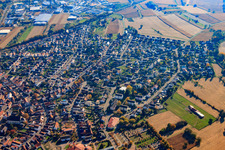 Vue aérienne de Centre-ville depuis le nord-ouest à Hagenbach dans le département Rhénanie-Palatinat, Allemagne