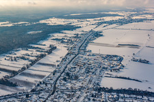 Vue aérienne de Saarstrasse en hiver avec de la neige à Kandel dans le département Rhénanie-Palatinat, Allemagne