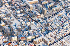 Vue aérienne de Ancienne école d'agriculture et hôpital sous la neige à Kandel dans le département Rhénanie-Palatinat, Allemagne