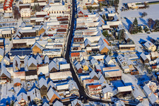 Vue aérienne de En hiver/neige à le quartier Hayna in Herxheim bei Landau dans le département Rhénanie-Palatinat, Allemagne