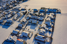 Vue aérienne de À Geiersching en hiver/neige à le quartier Hayna in Herxheim bei Landau dans le département Rhénanie-Palatinat, Allemagne