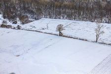 Vue aérienne de Siège élevé à Neugraben dans la plaine d'Otterbach pendant les chutes de neige en hiver à le quartier Schaidt in Wörth am Rhein dans le département Rhénanie-Palatinat, Allemagne