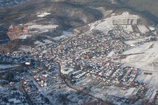 Vue aérienne de Hiver à Albersweiler dans le département Rhénanie-Palatinat, Allemagne
