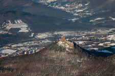 Photographie aérienne de Château de Trifels sous la neige à Annweiler am Trifels dans le département Rhénanie-Palatinat, Allemagne