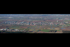 Vue aérienne de Panorama de la région et des environs à le quartier Niederlustadt in Lustadt dans le département Rhénanie-Palatinat, Allemagne