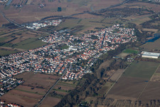 Quartier Heiligenstein in Römerberg dans le département Rhénanie-Palatinat, Allemagne du point de vue du drone